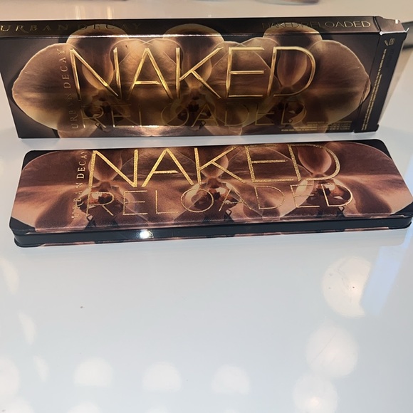 NWT Urban Decay Naked Reloaded Palette - Picture 3 of 5